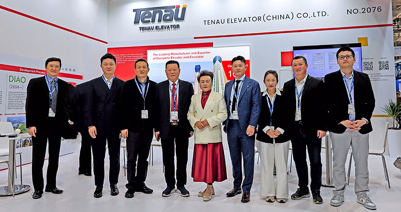 Ucapan selamat yang hangat kepada ketua TENAU ELEVATOR (CHINA) Co., Ltd. Kunfa Bo, presiden Aizhu Yang, direktur pemasaran luar negeri Congcong Sun dan perwakilan departemen lainnya yang berpartisipasi dalam Elevator International Expo di Augsburg, Jerman